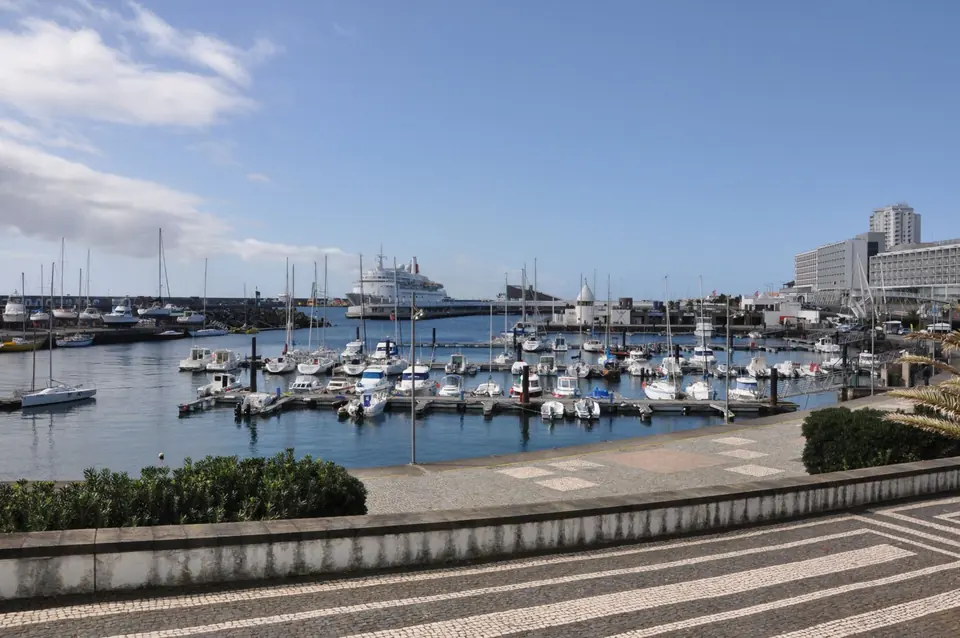 Der Jachthafen von Ponta Delgada