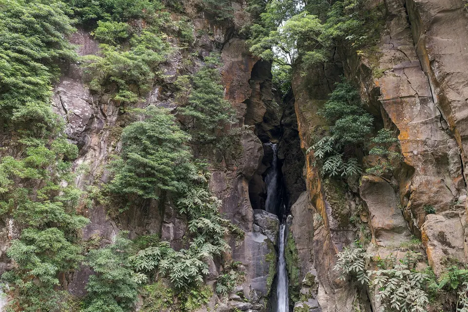 Salto do Cabriton vesiputous kapeassa rotkossa